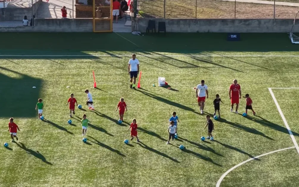 Bambini del Settore Giovanile in allenamento a Is Arranas